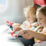 ילדים יכולים לעשות במטוס